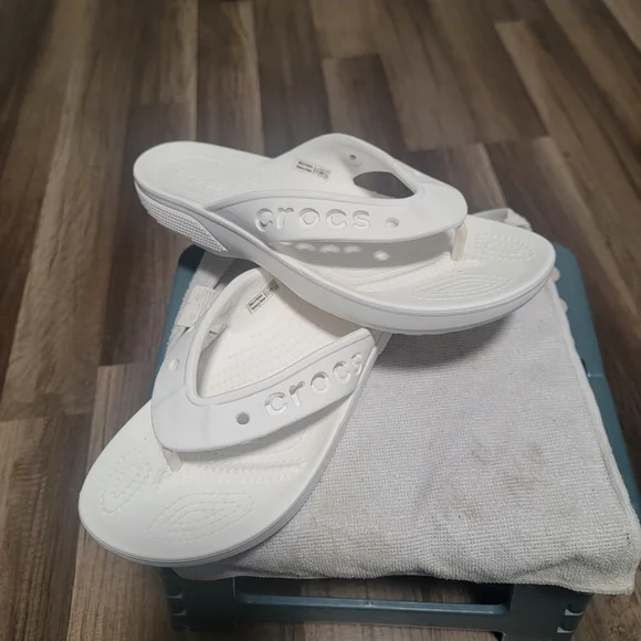 CROCS #8 White Flip Flops - Picture 6 of 7